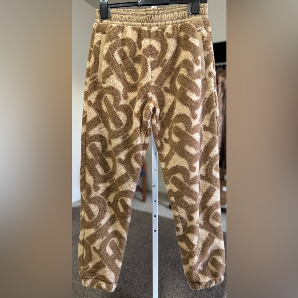 BURBERRY sweatpants. Teddy/shearling style